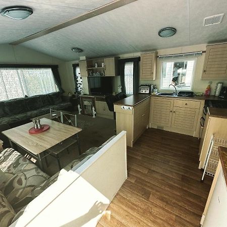 Caravan To Hire Lyon'S Robin Hood Rhyl Eksteriør bilde