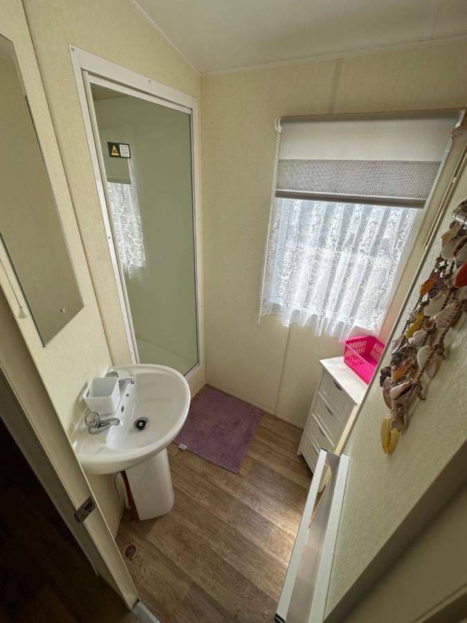 Caravan To Hire Lyon'S Robin Hood Rhyl Eksteriør bilde
