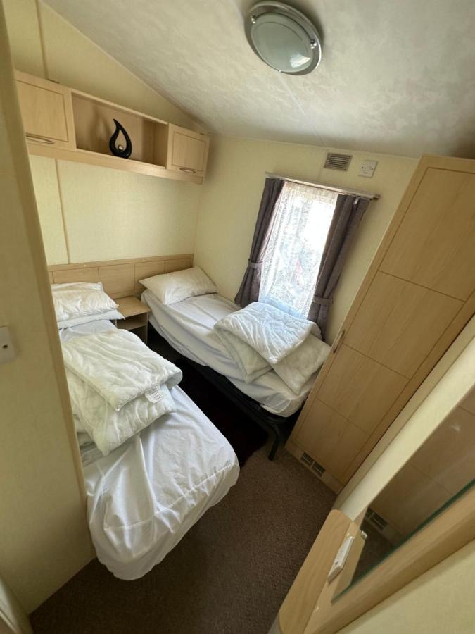 Caravan To Hire Lyon'S Robin Hood Rhyl Eksteriør bilde